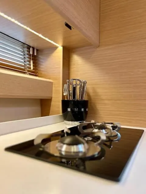 Huswell - Bateau Coco Luxury Yacht Stay In Amberes Hotel en barco