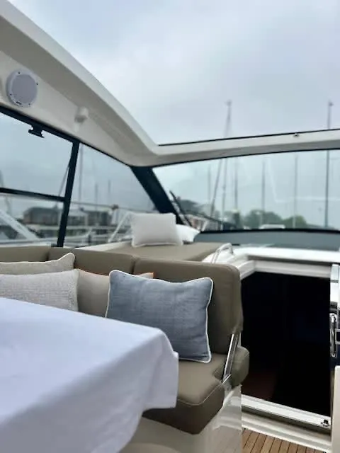 Huswell - Bateau Coco Luxury Yacht Stay In Amberes