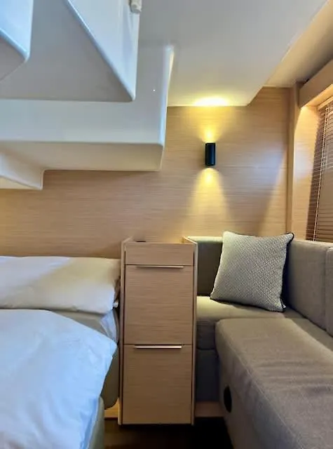 Hotel en barco Huswell - Bateau Coco Luxury Yacht Stay In Amberes Bélgica