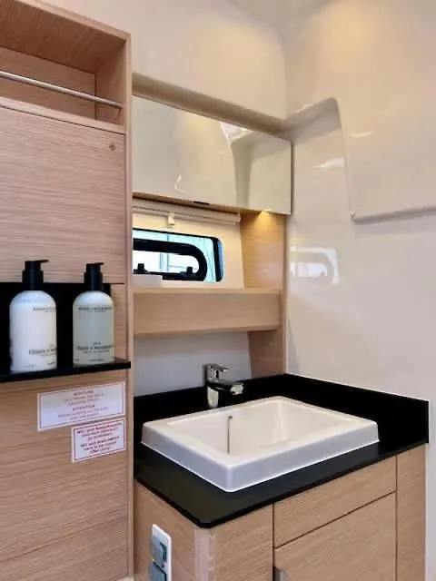 Huswell - Bateau Coco Luxury Yacht Stay In Amberes 0*,